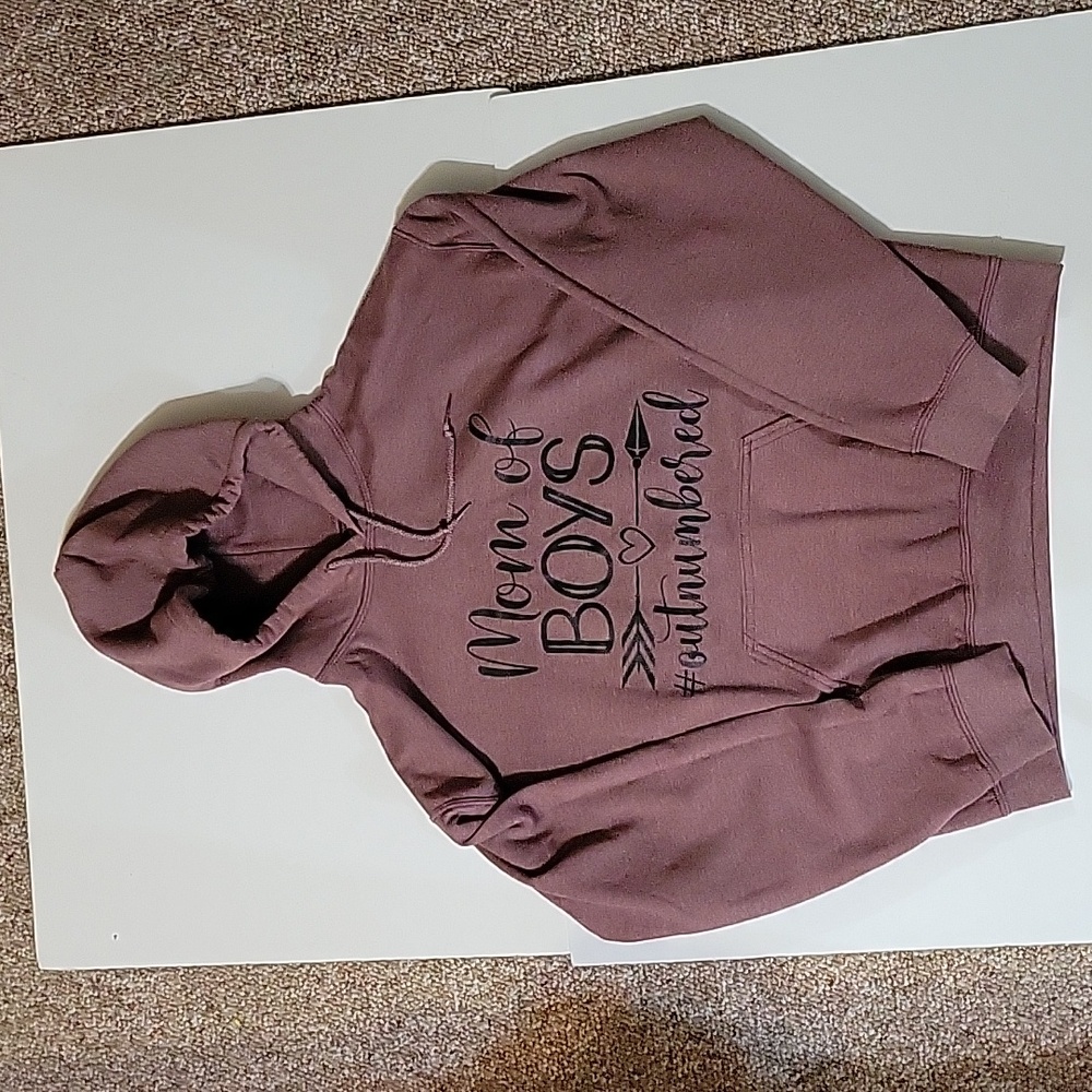 *Maroon Gildan Graphic Print, Drawstring Pullover Hoodie, Size M